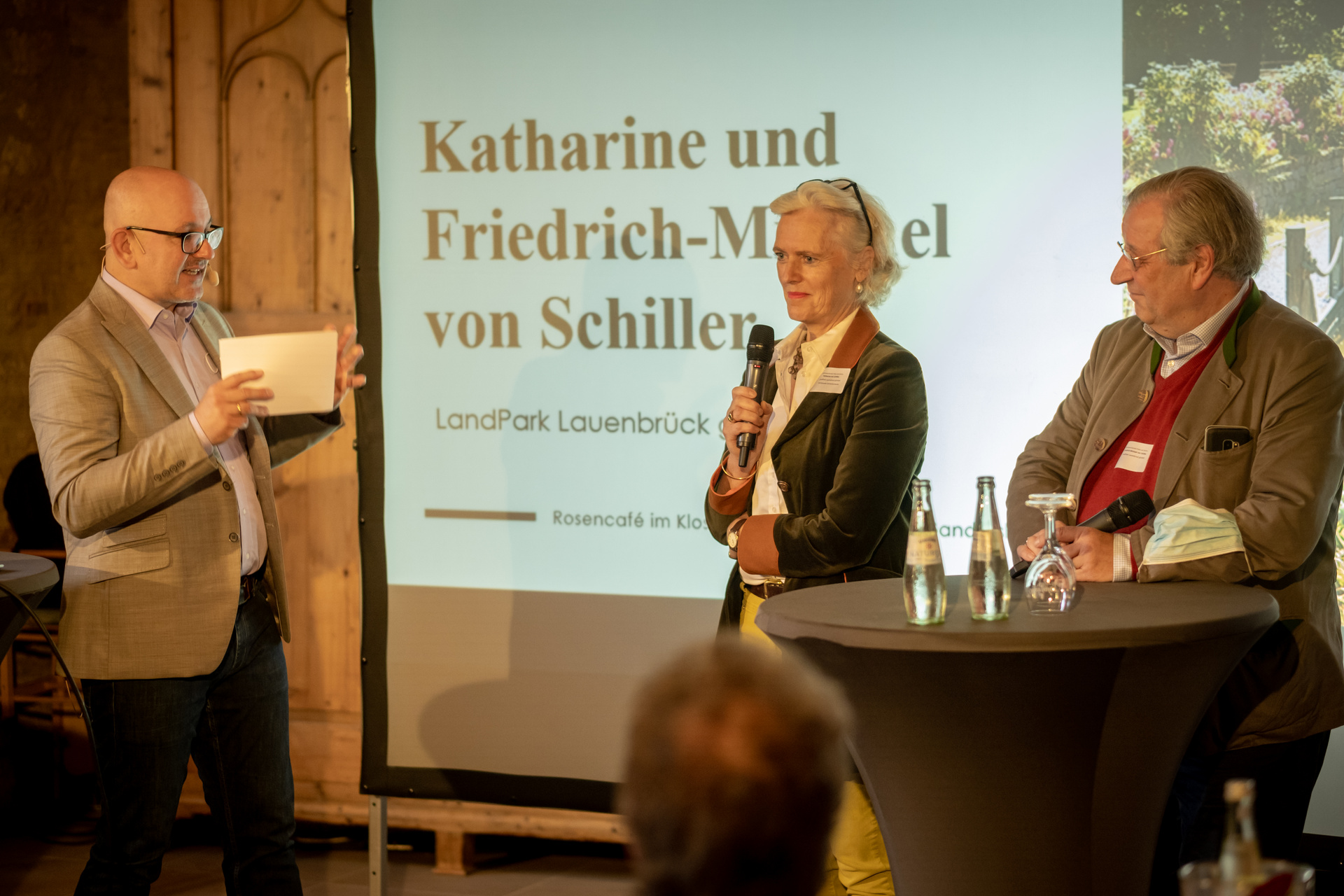 04_Katharine und Friedrich-Michael von Schiller stellen das Projekt Gesunde Parks und Gärten vor Foto_Jens Burger